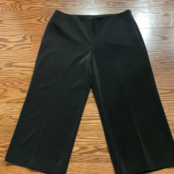 NWOT WHBM women’s LEGACY wide leg CROP / CAPRIS pants. Black size 8 - Picture 2 of 9